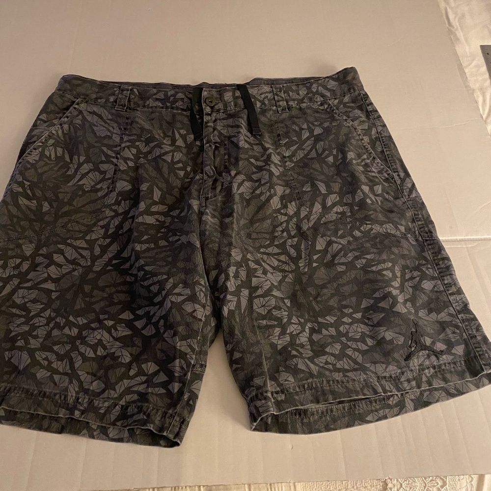 Air Jordan Men’s Gray Geometric Design Chino Cotton Shorts Size 40 Drawstring